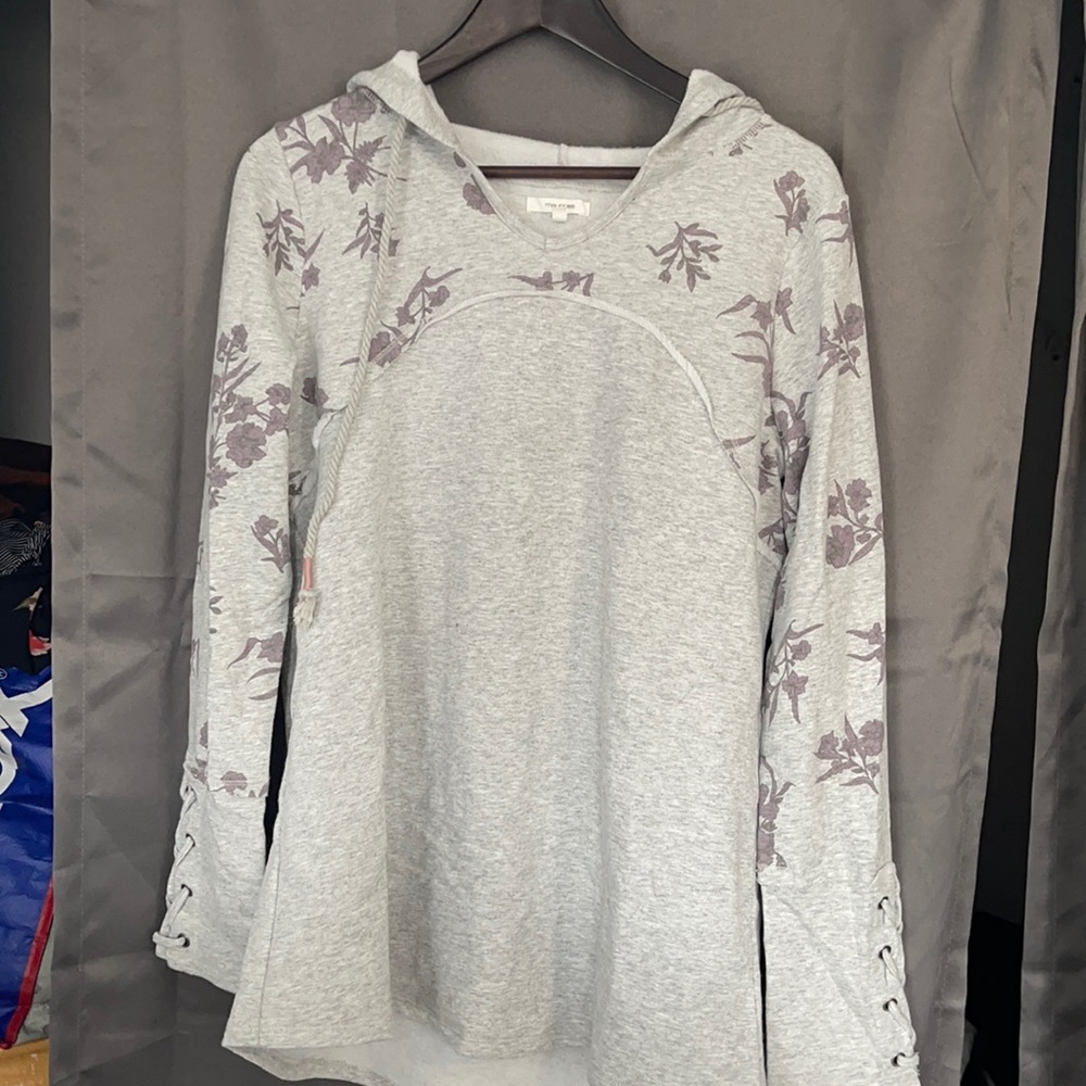 Women’s Maurice’s sweater